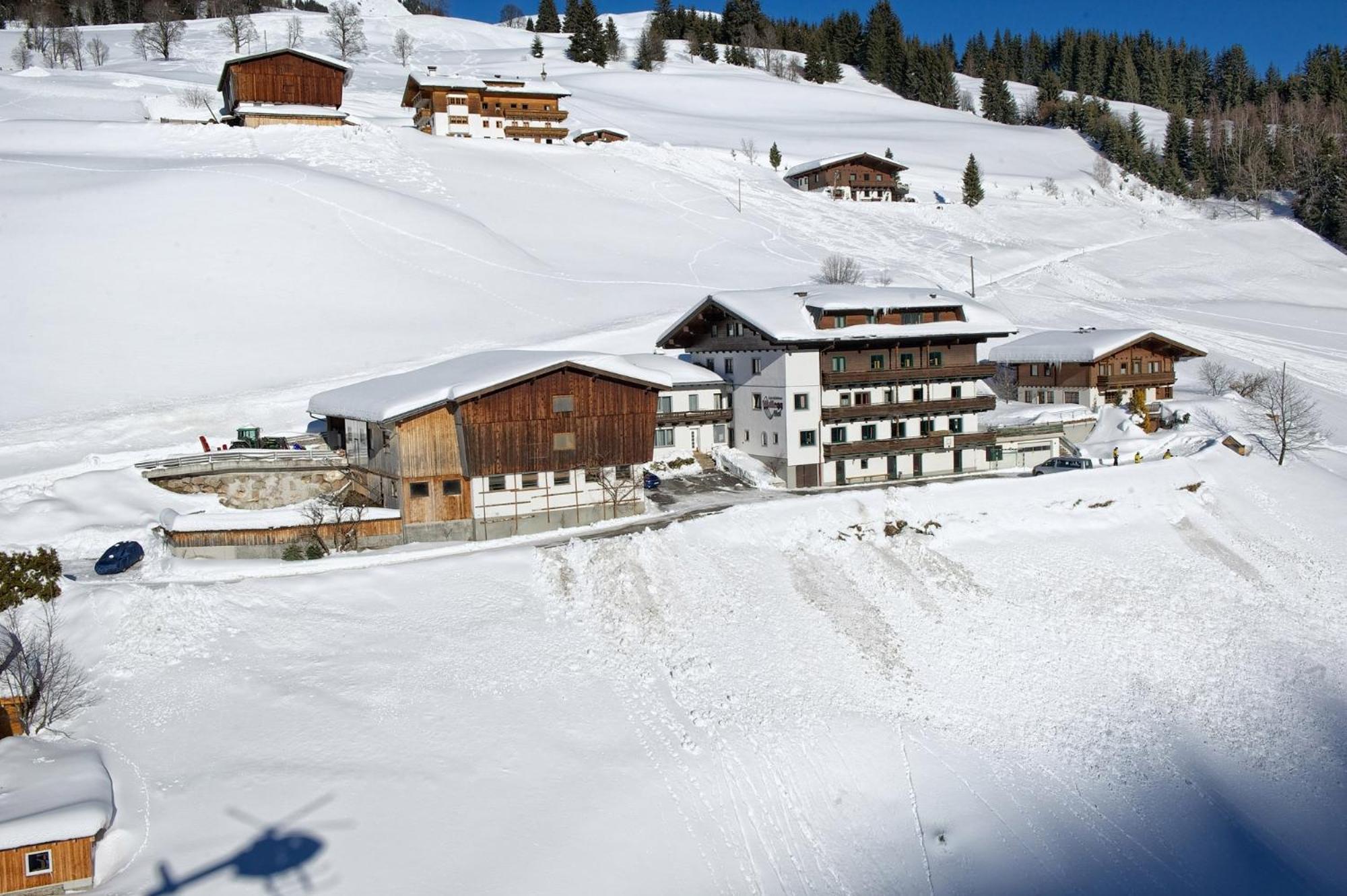 Ski In-Ski Out - Gaestehaeuser Saalbach-Hinterglemm - Wallegghof Christianhof エクステリア 写真