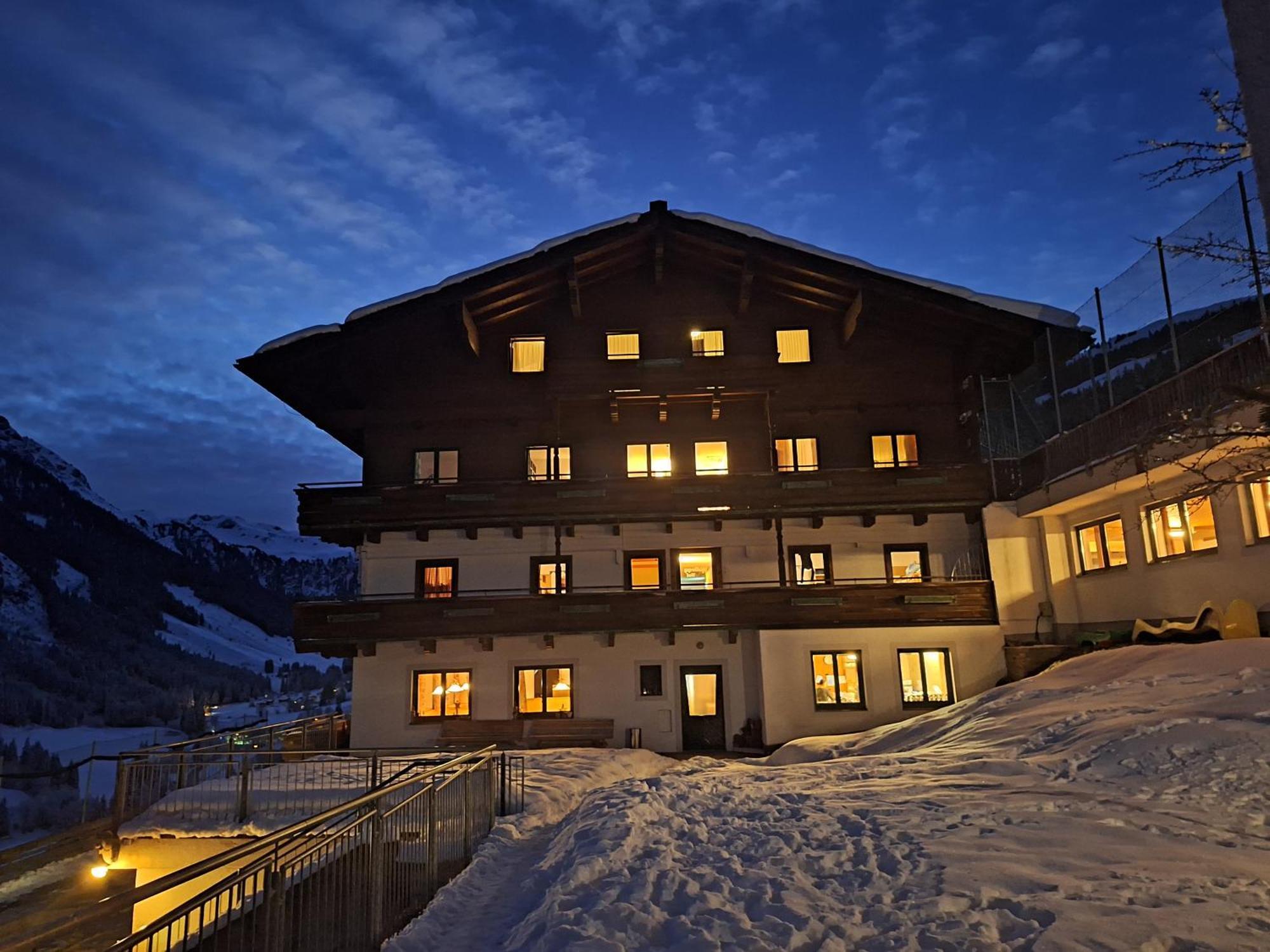 Ski In-Ski Out - Gaestehaeuser Saalbach-Hinterglemm - Wallegghof Christianhof エクステリア 写真