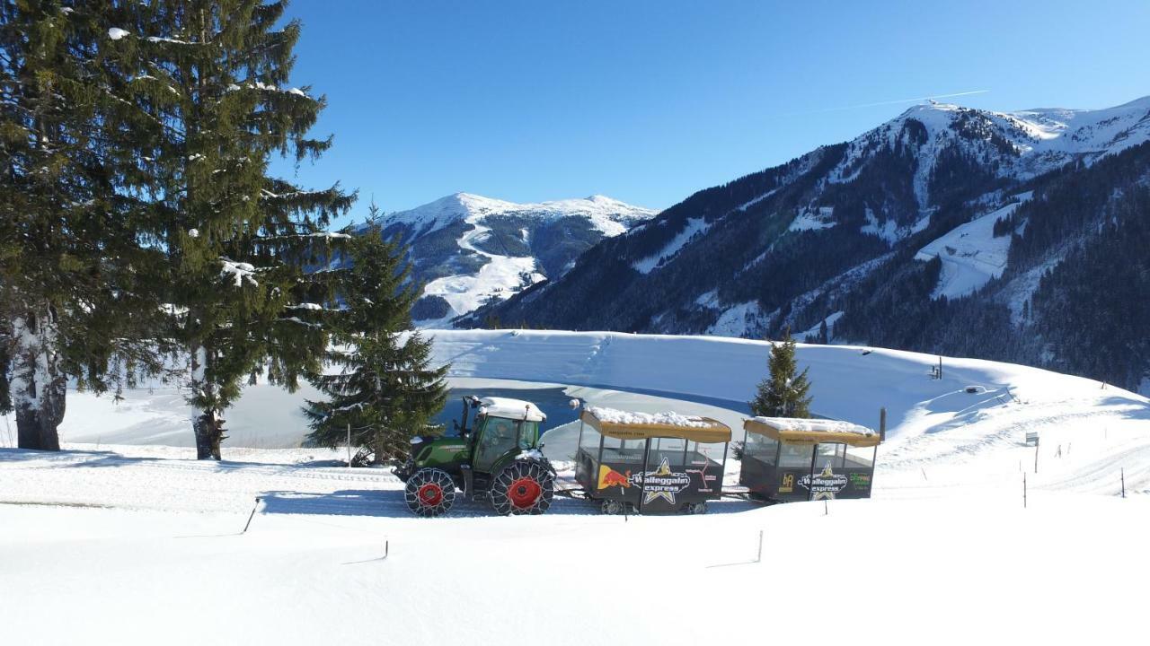 Ski In-Ski Out - Gaestehaeuser Saalbach-Hinterglemm - Wallegghof Christianhof エクステリア 写真